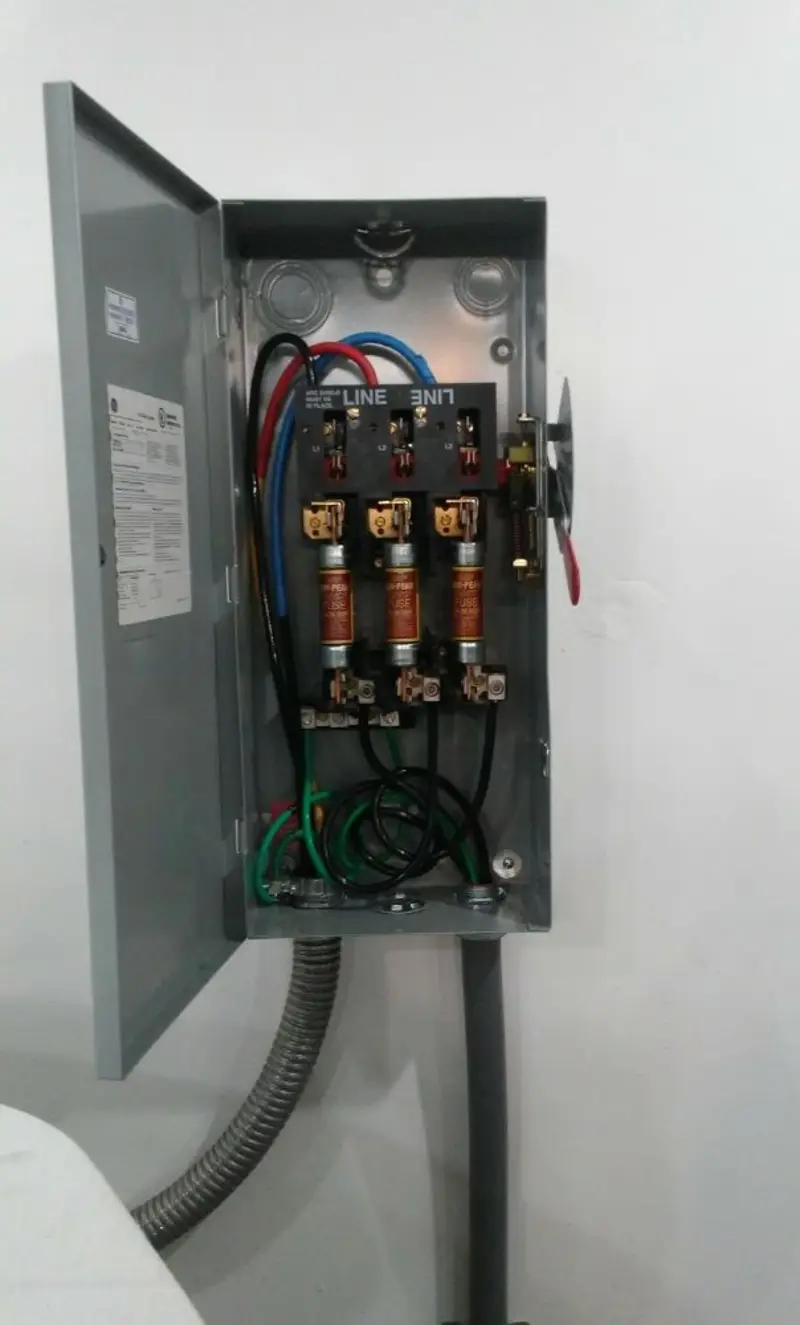 Three-phase disconnect switch installed for Smoke Detector Installation in Corbin